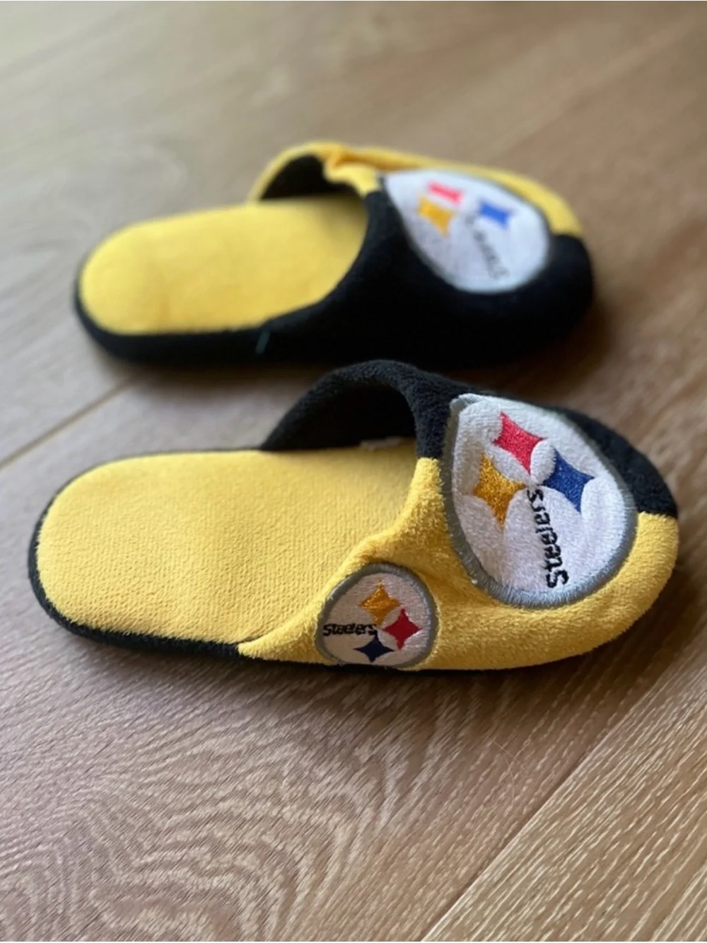 Pittsburgh Steelers Plush Slippers Black Yellow NFL Team House Shoes, size 1-2